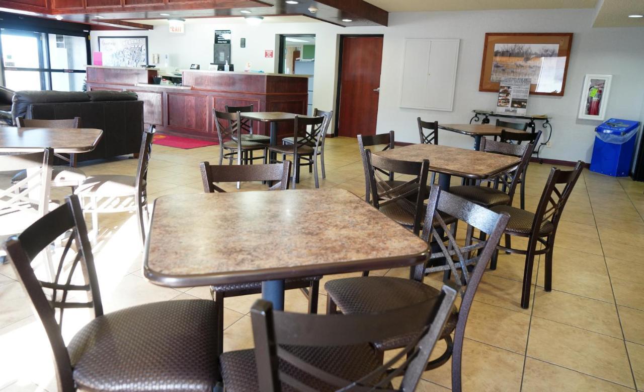 Econo Lodge Inn & Suites Kearney Bagian luar foto