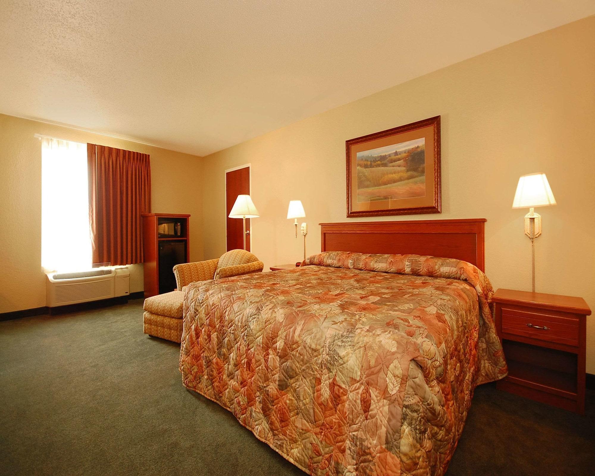 Econo Lodge Inn & Suites Kearney Bagian luar foto