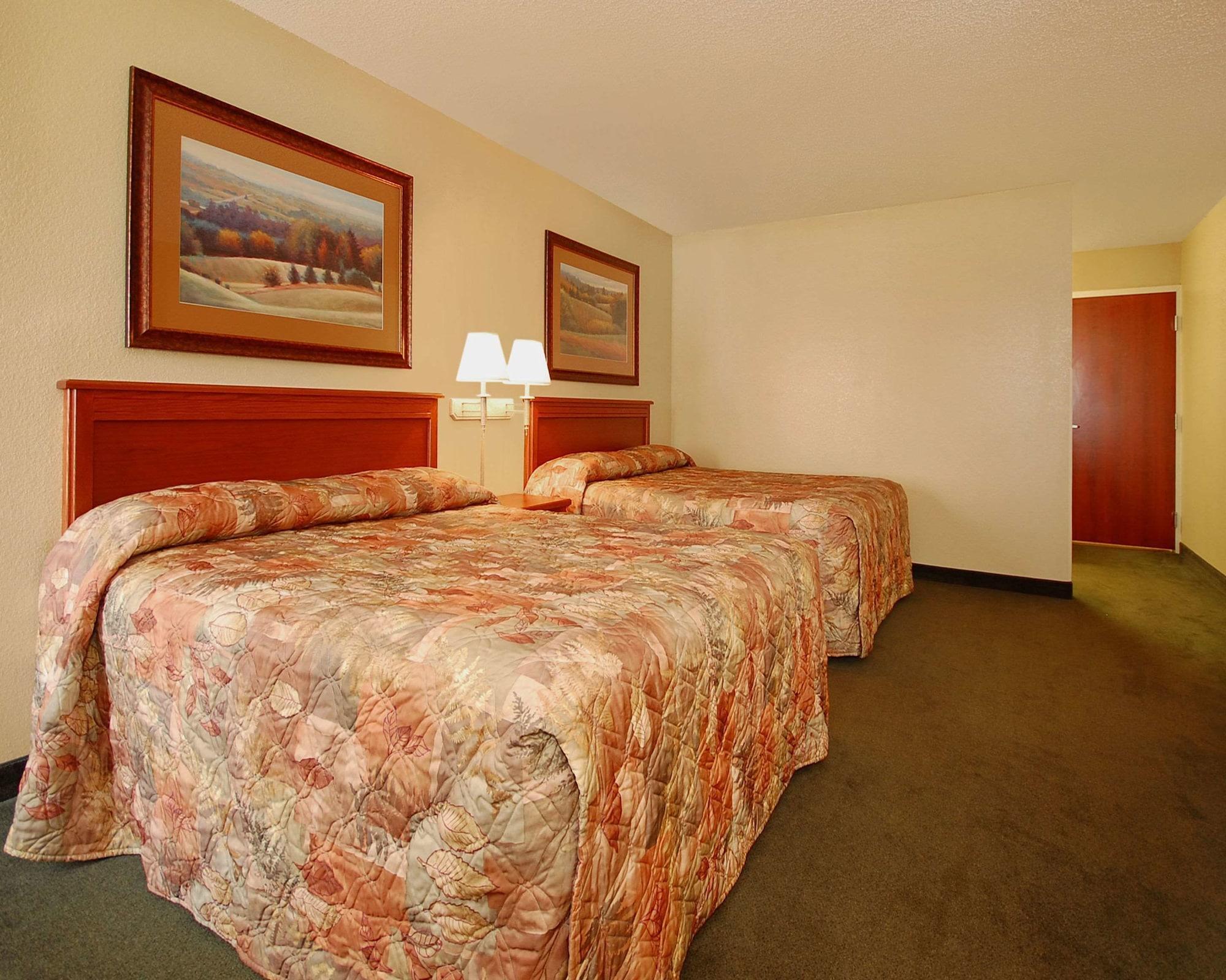 Econo Lodge Inn & Suites Kearney Bagian luar foto