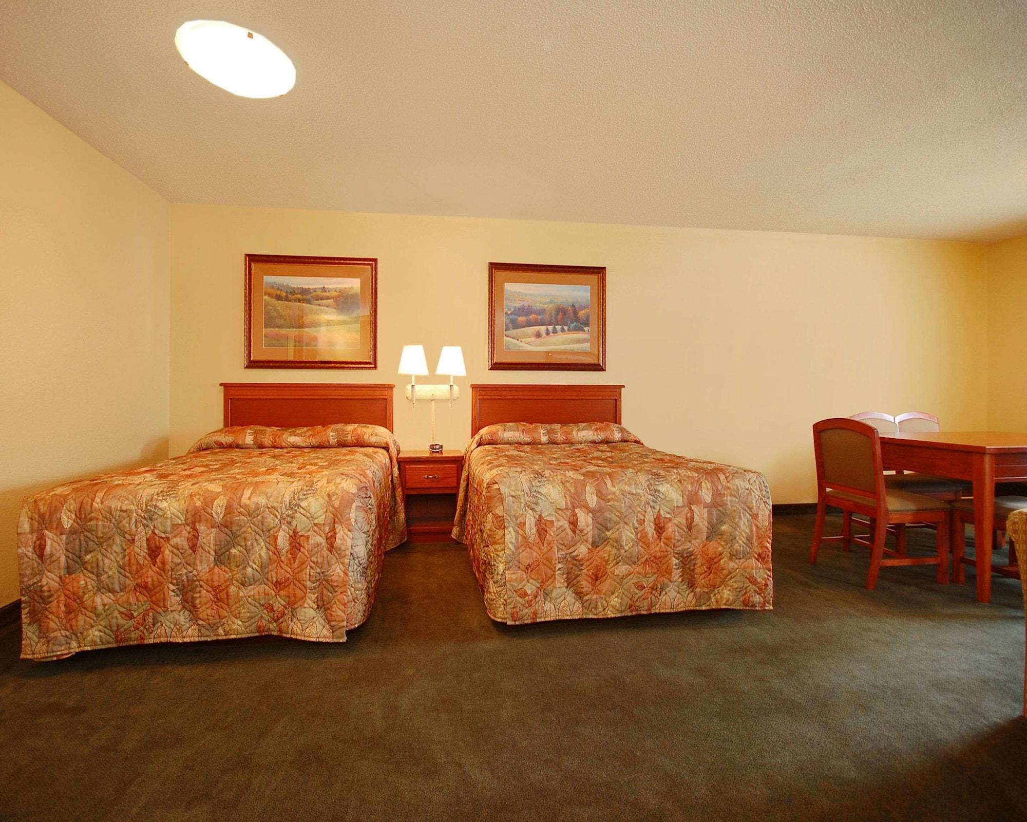 Econo Lodge Inn & Suites Kearney Bagian luar foto