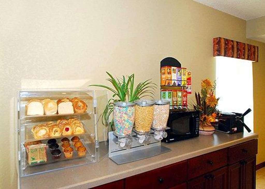 Econo Lodge Inn & Suites Kearney Restoran foto