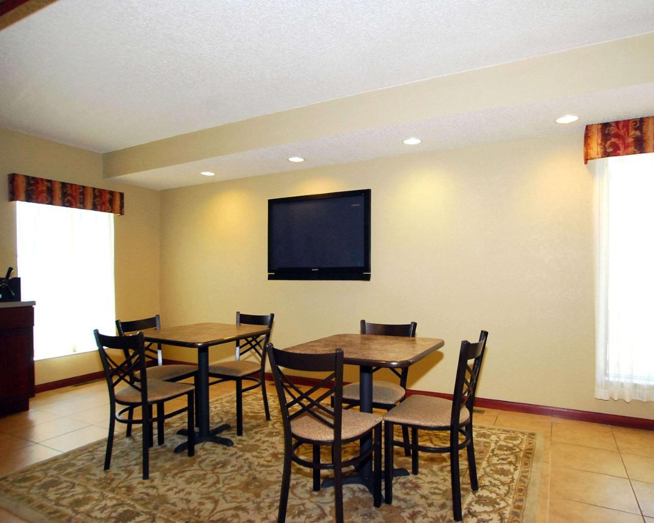 Econo Lodge Inn & Suites Kearney Bagian luar foto