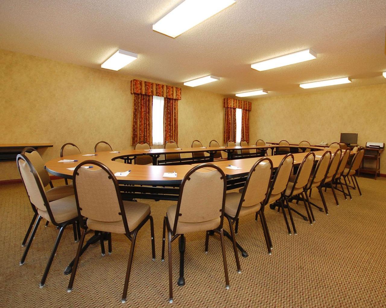 Econo Lodge Inn & Suites Kearney Bagian luar foto